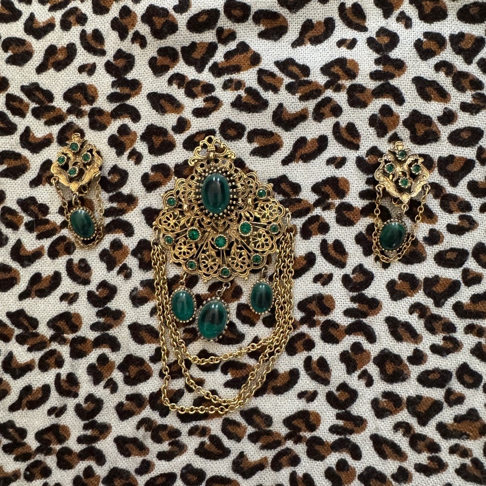 Vintage 50s-60s Filigree Brooch & Earring Set // Emerald Green Cabochon //
